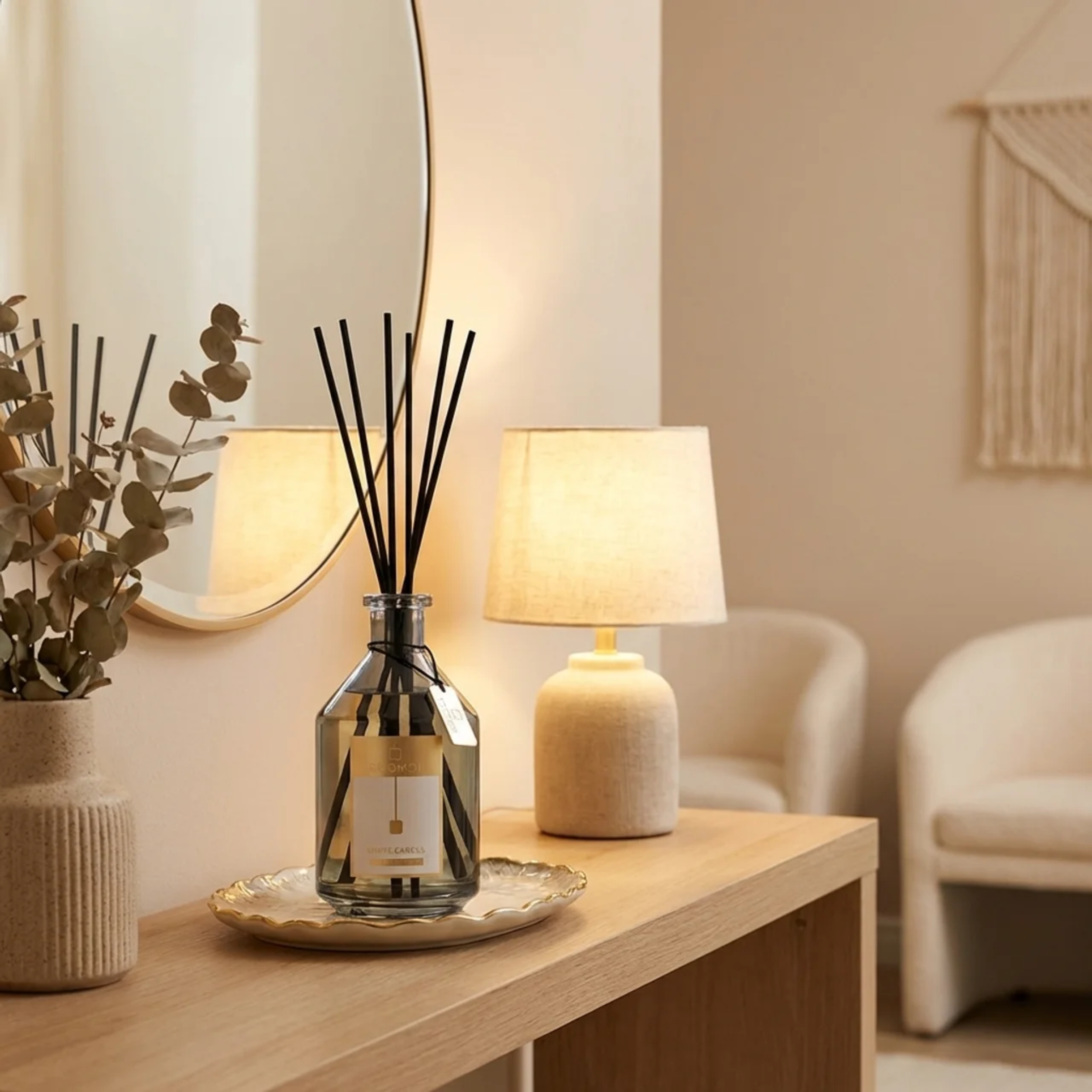 Roomoi White Caress diffuser in home setting