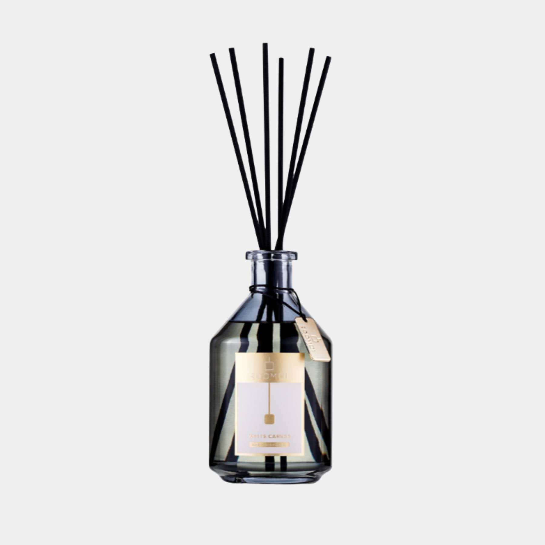 Roomoi White Caress 500ml reed diffuser with stick, bottle. Front view 
