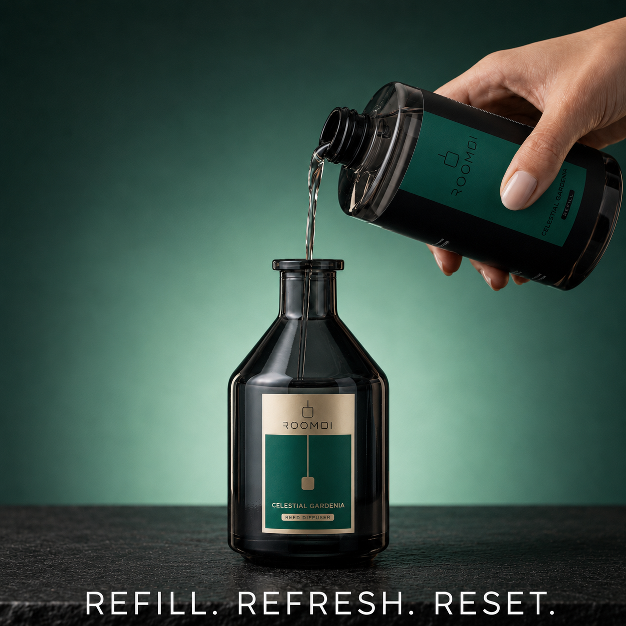 Roomoi Celestial Gardenia Refill demonstration